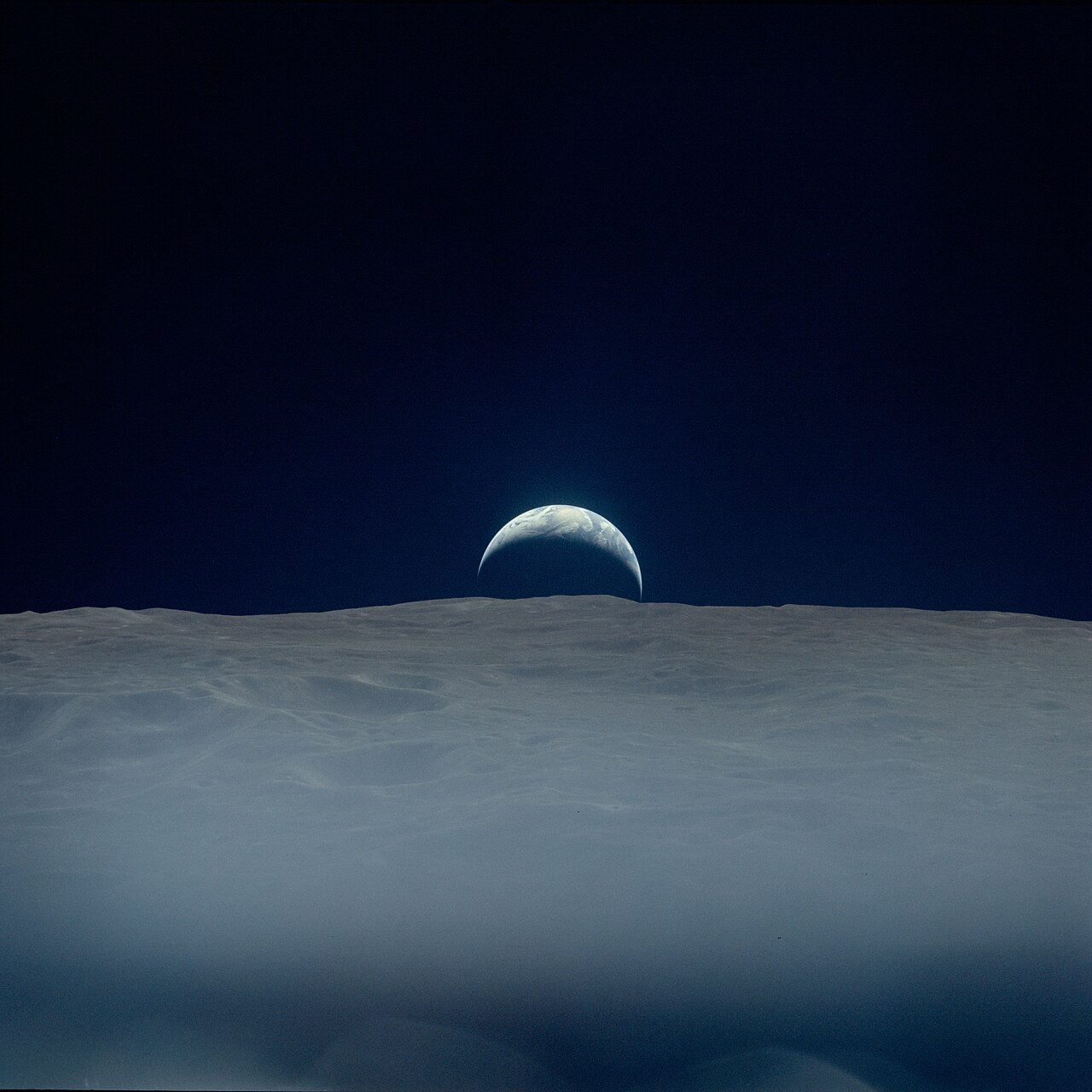 AS12-51-7526_-_Apollo_12_-_NARA_-_16690554.jpg