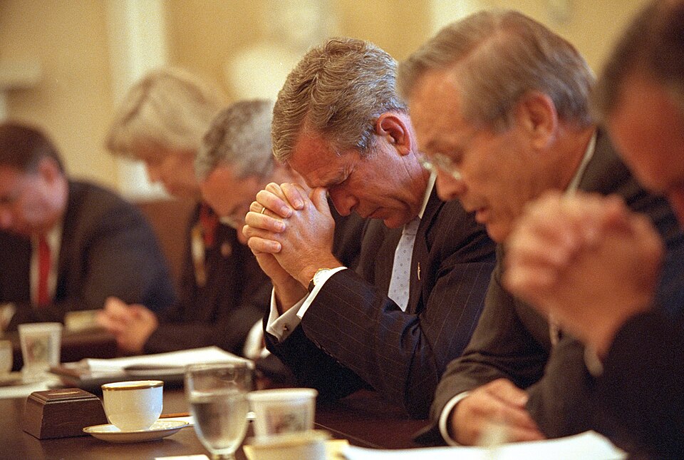911_-_President_George_W._Bush_with_Cabinet.jpg