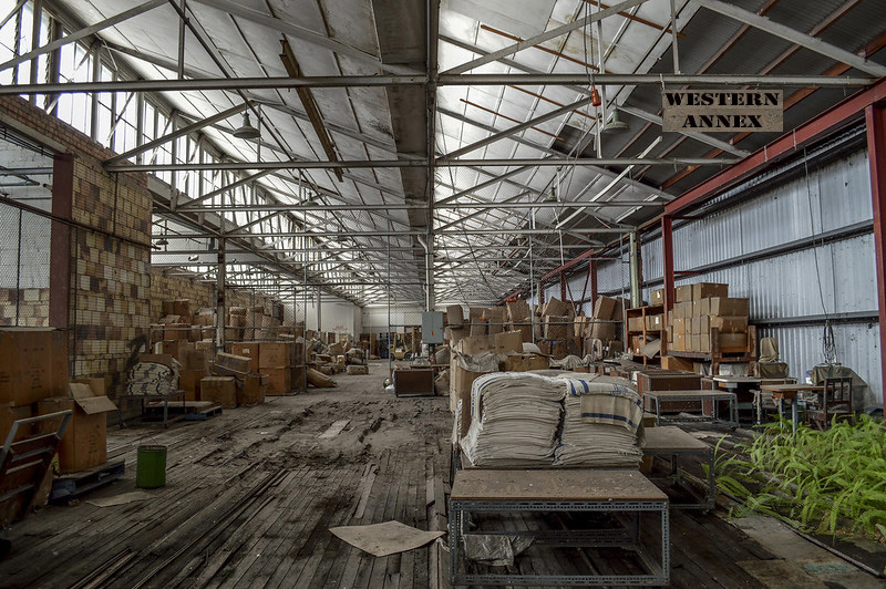 Warehouse_with_Border_2.jpg