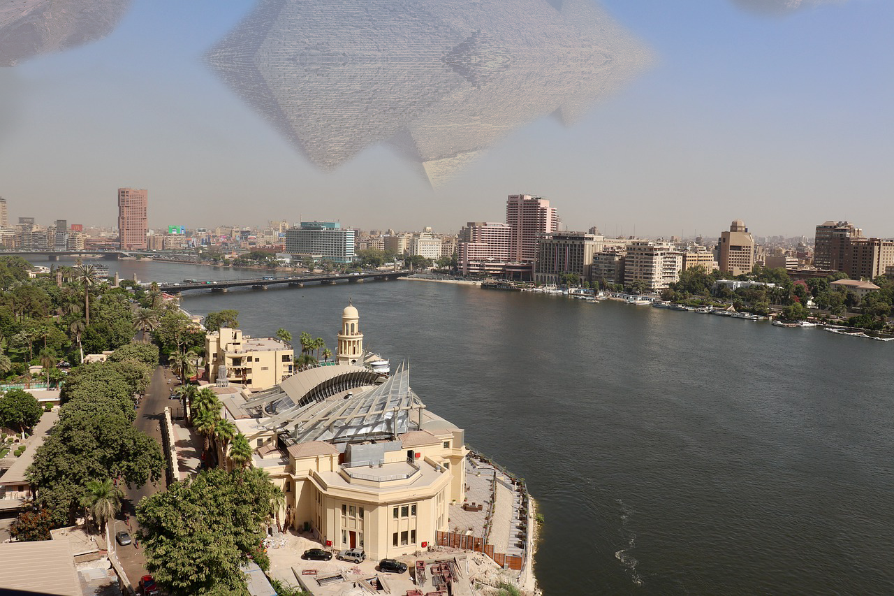 pyramid-mirage.png