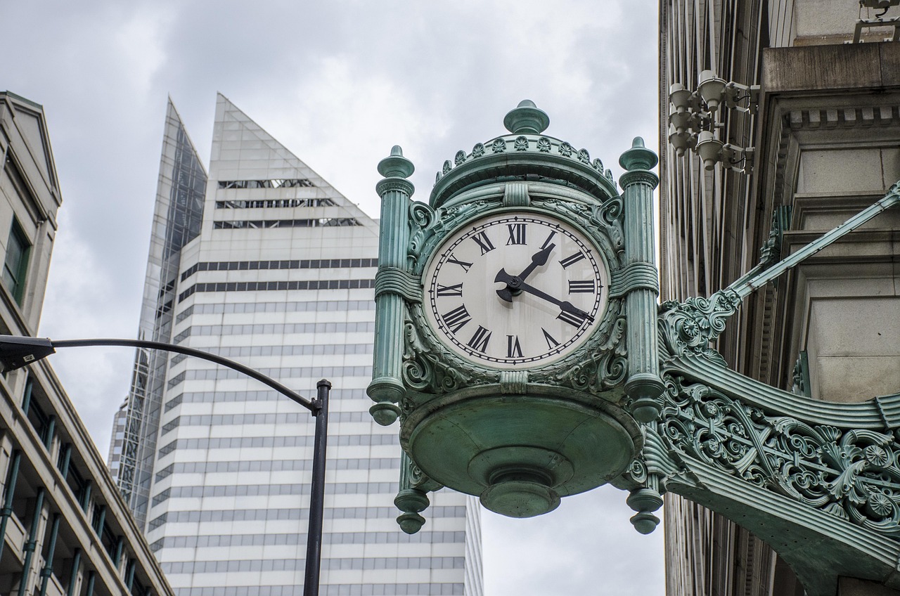 clock-883675_1280.jpg