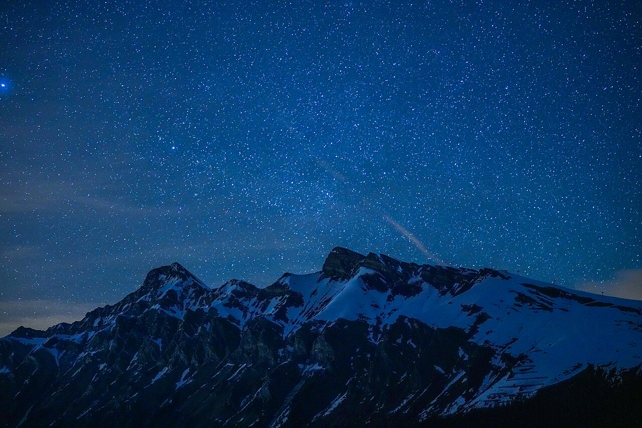 047_Tschuggen_seen_from_Murren_at_night_Photo_by_Giles_Laurent.jpg
