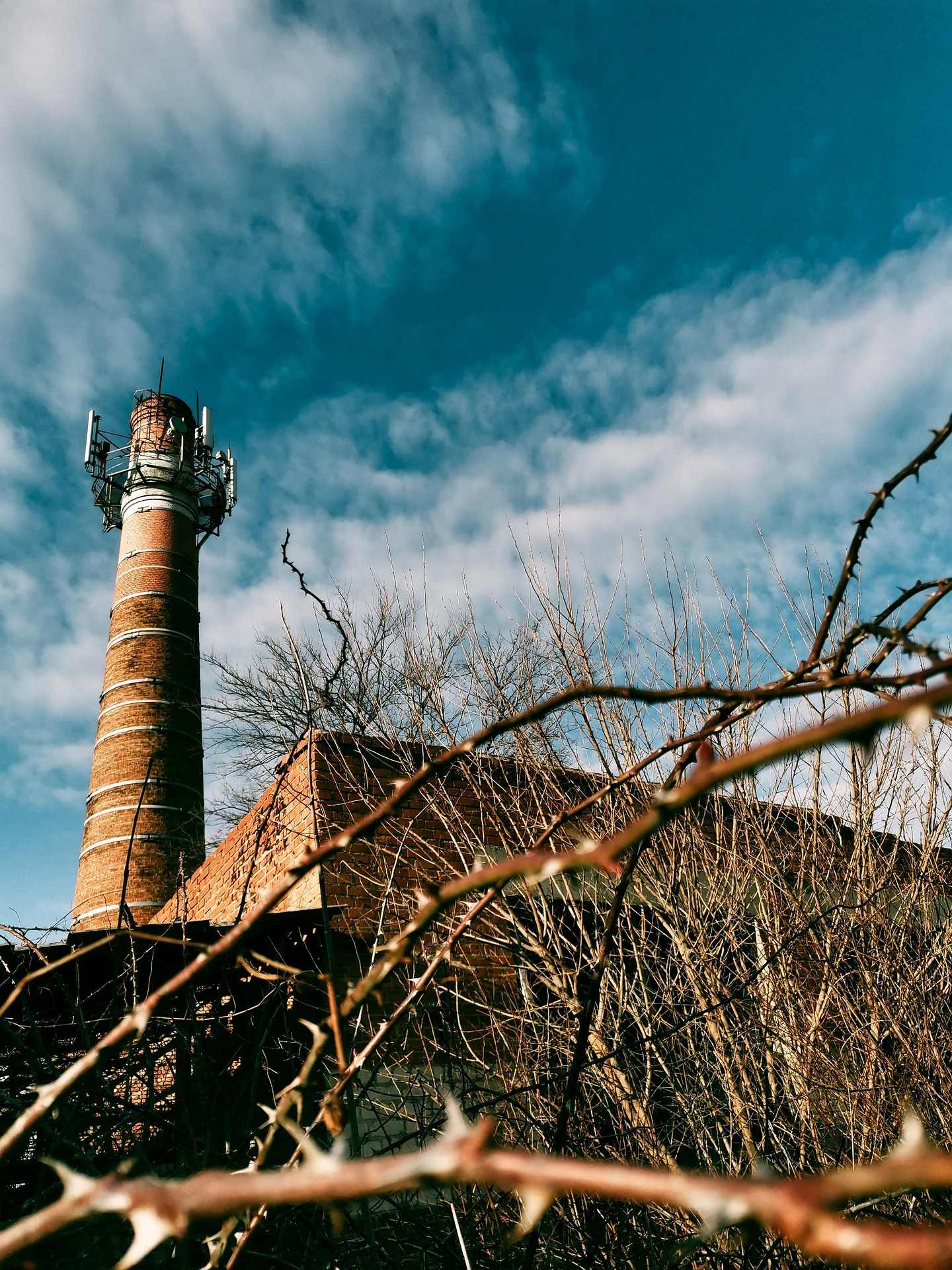 abandoned-building-6935639_1920.jpg