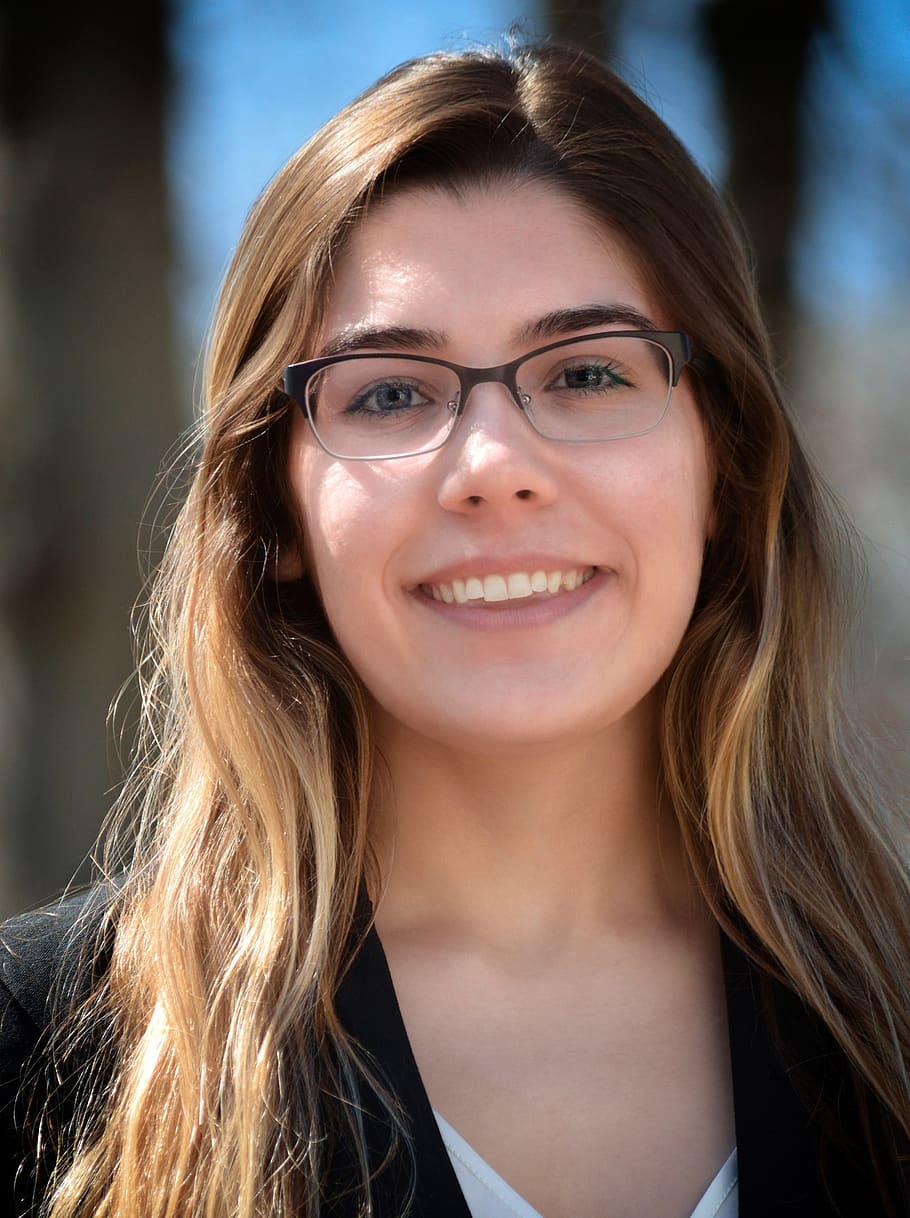 portrait-girl-student-smile.jpg