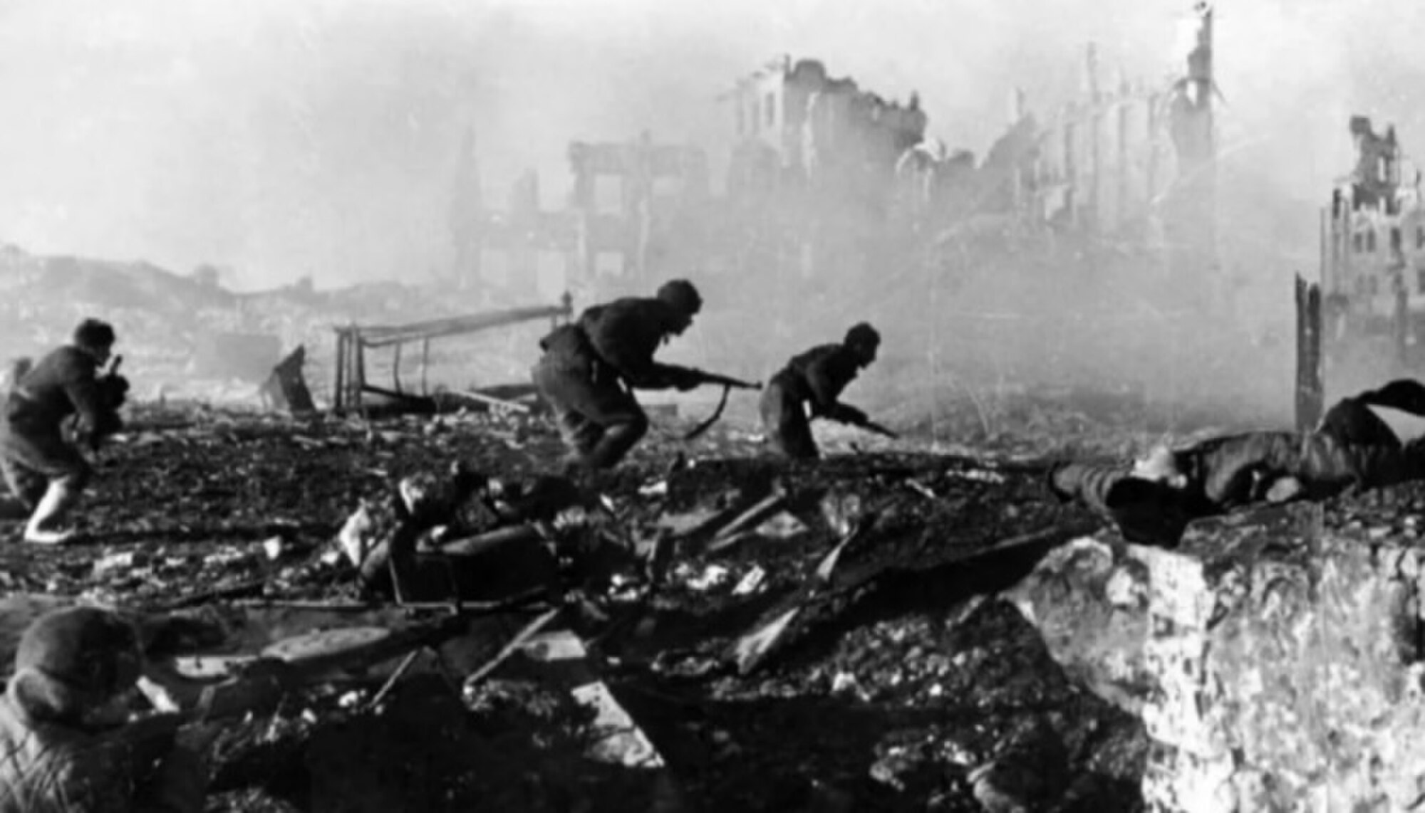 2000px-Stalingrad_infantry.jpg