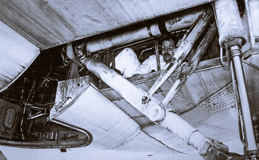 DC-8_Wheel-Well_Stowaway_Space_Re-enactment_by_CAMI_Researcher.jpg