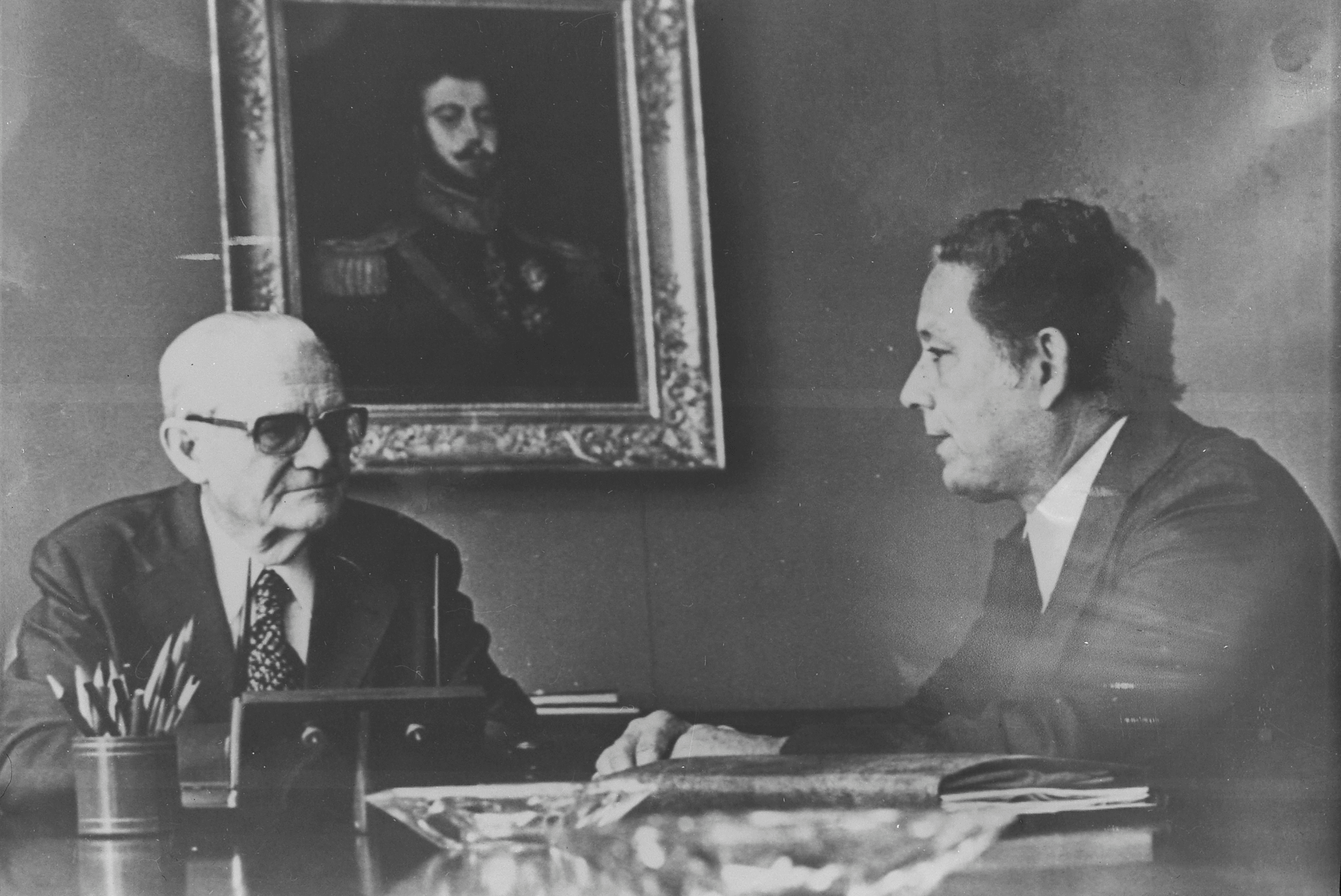 Ernesto_Beckmann_Geisel_e_José_Adauto_Bezerra,_governador_do_Estado_do_Ceará,_Brasília,_DF_BR_RJANRIO_EH_0_FOT_PRP_10378_d0001de0001-1.png