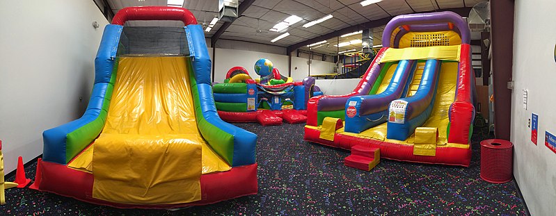 Inside_Hoot's_Ultimate_Party_Zone_-_panoramio_(4).jpg