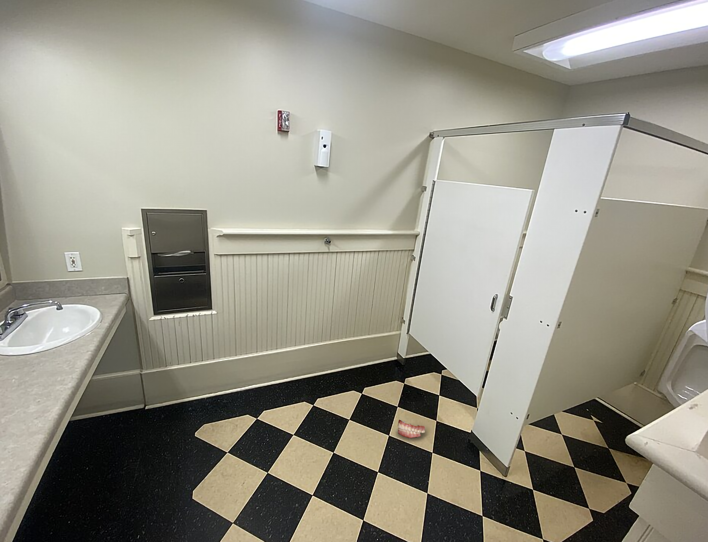 bathroom_dentures.png