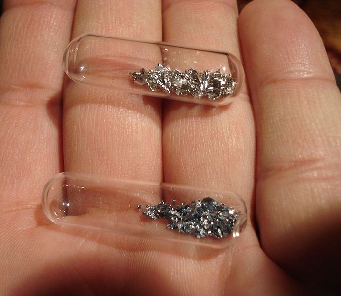 690px-Iridium_és_Ozmium_ampullázva.jpg