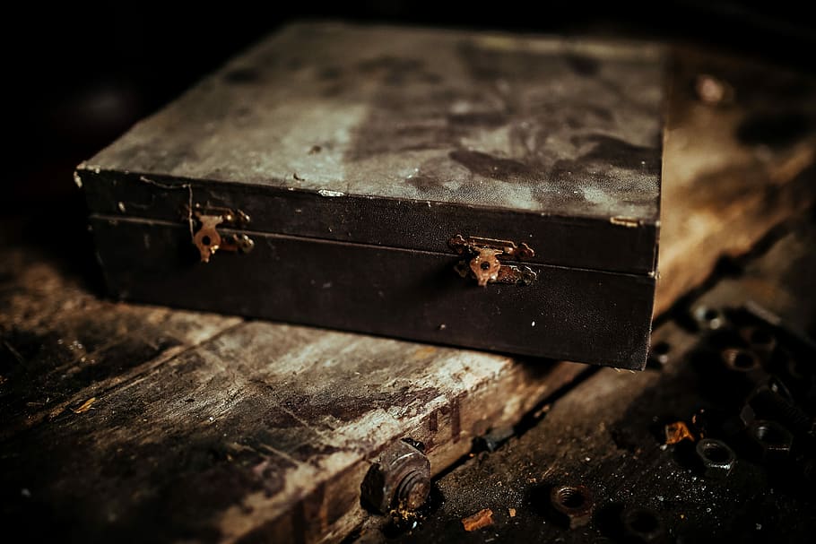 old-nails-box-wooden.jpg