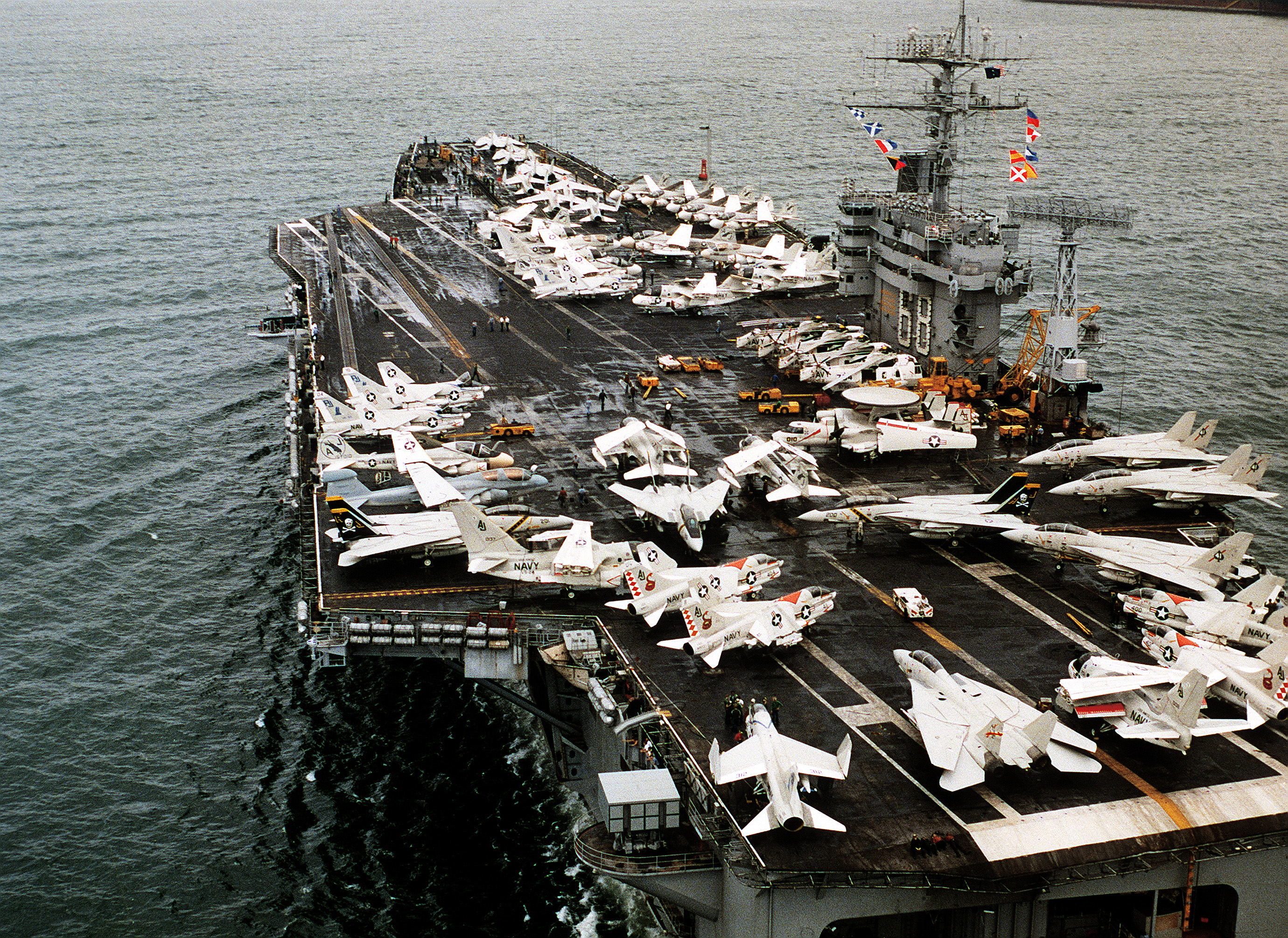 USS_Nimitz_(CVN-68)_returning_to_Norfolk_1981.JPEG
