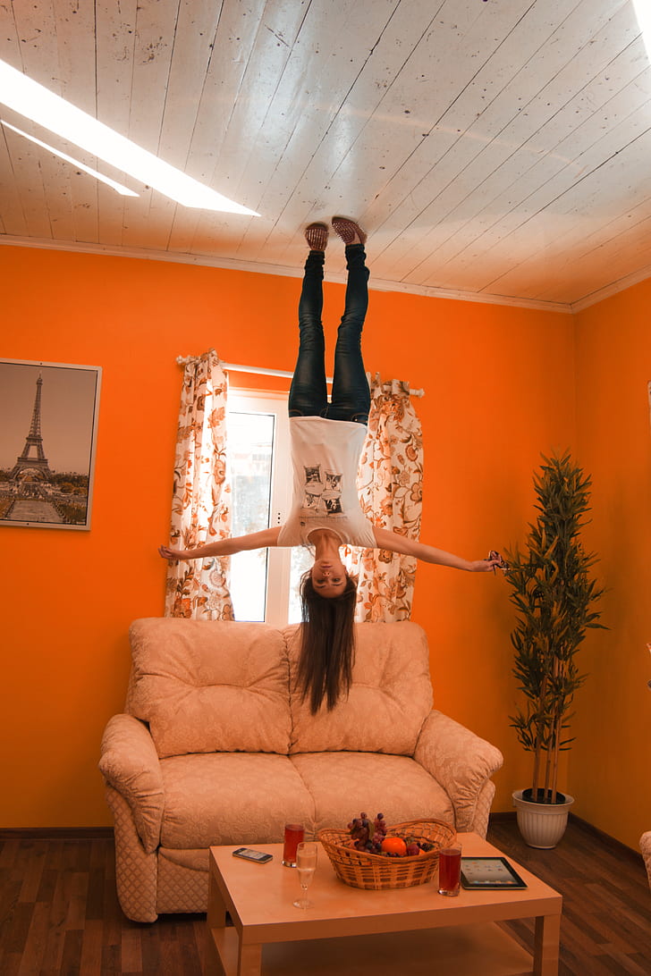 walk-on-the-ceiling-legs-girl-preview.jpg