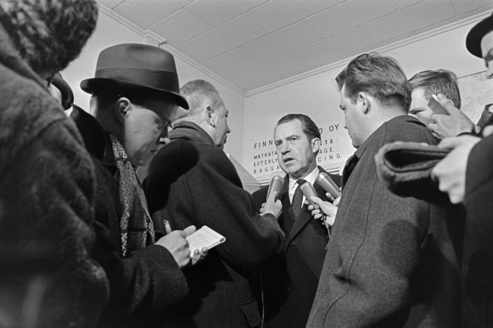 Richard_Nixon_in_Finland_1965_(JOKAHBL3E_F07-4).tif.jpg