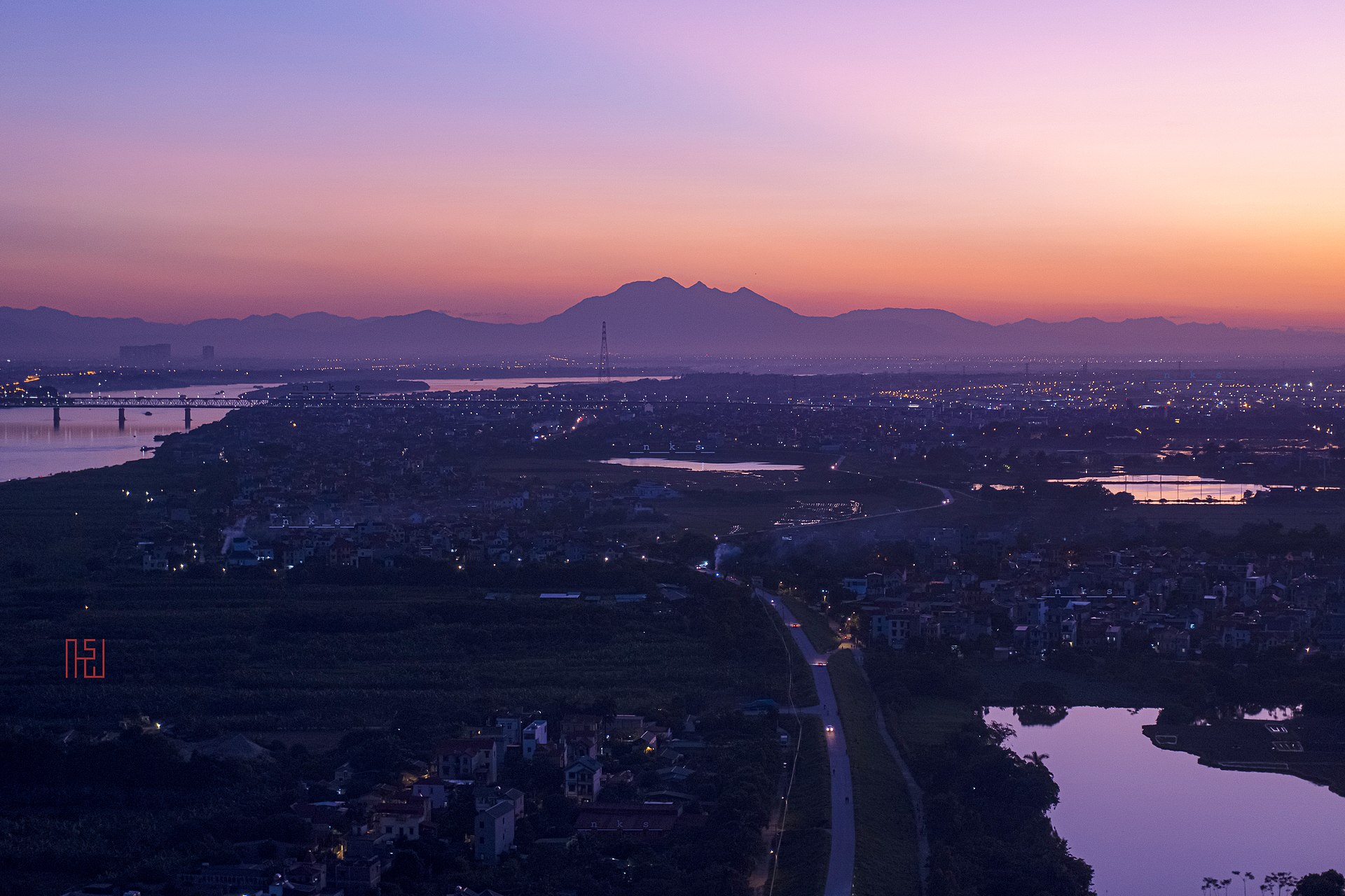 Mount_Bavi_in_sunset.jpg