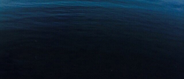 暗い海の底に沈む.jpg