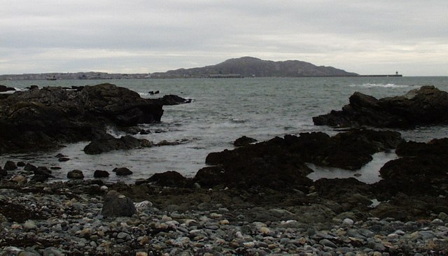 Holyhead,_the_Mountain_and_the_Breakwater._-_geograph.org.uk_-_363805.jpg