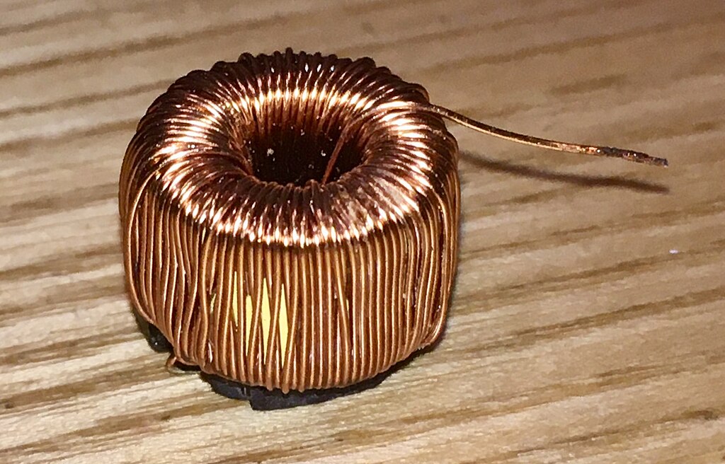 Coil_with_ferrite_core_from_dimmer.jpg