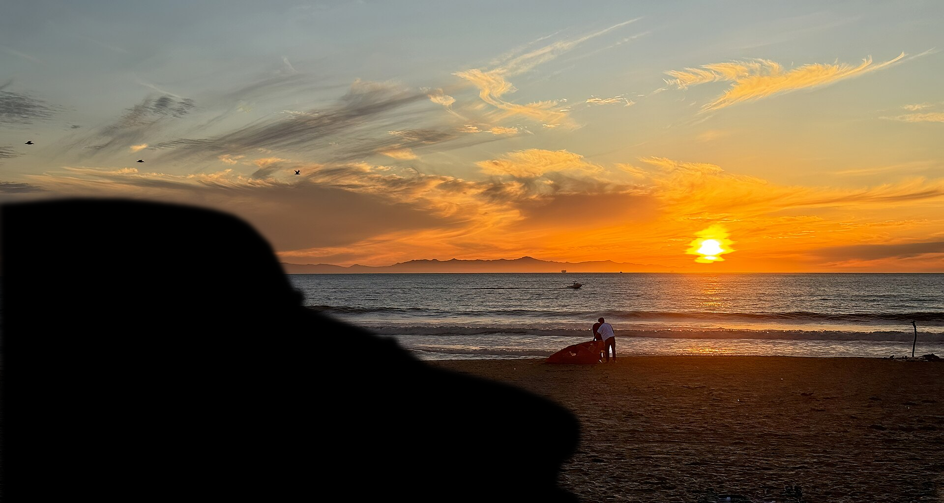 Winter_Ocean_Sunset_-_Southern_California_beach.png
