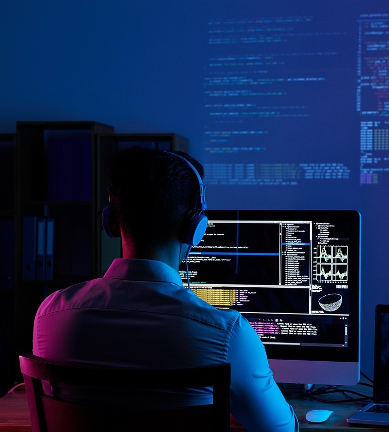 innovalabs-software-developer-6521720_1280.jpg