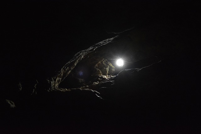 dark-3826184_640.jpg
