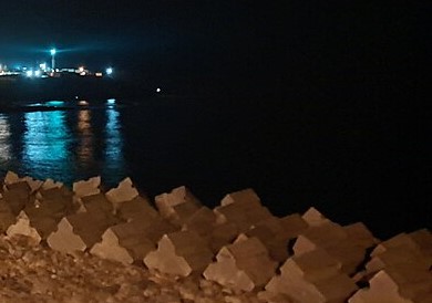 darkbeach.jpg