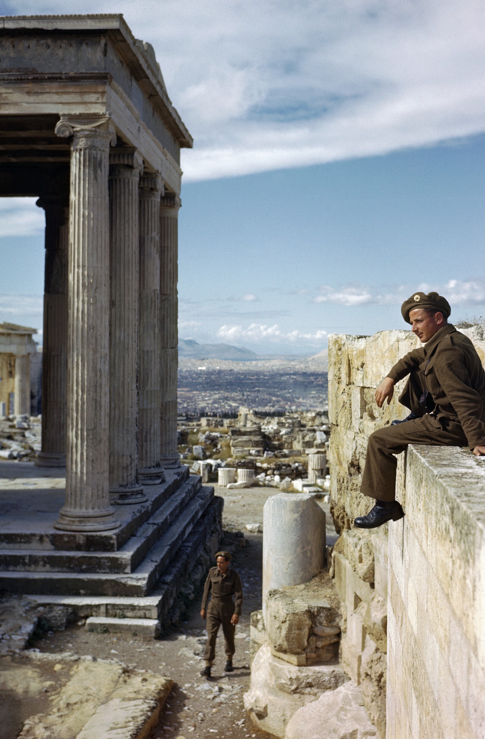 British_soldiers_visit_the_Acropolis_in_Athens,_October_1944._TR2512.jpg