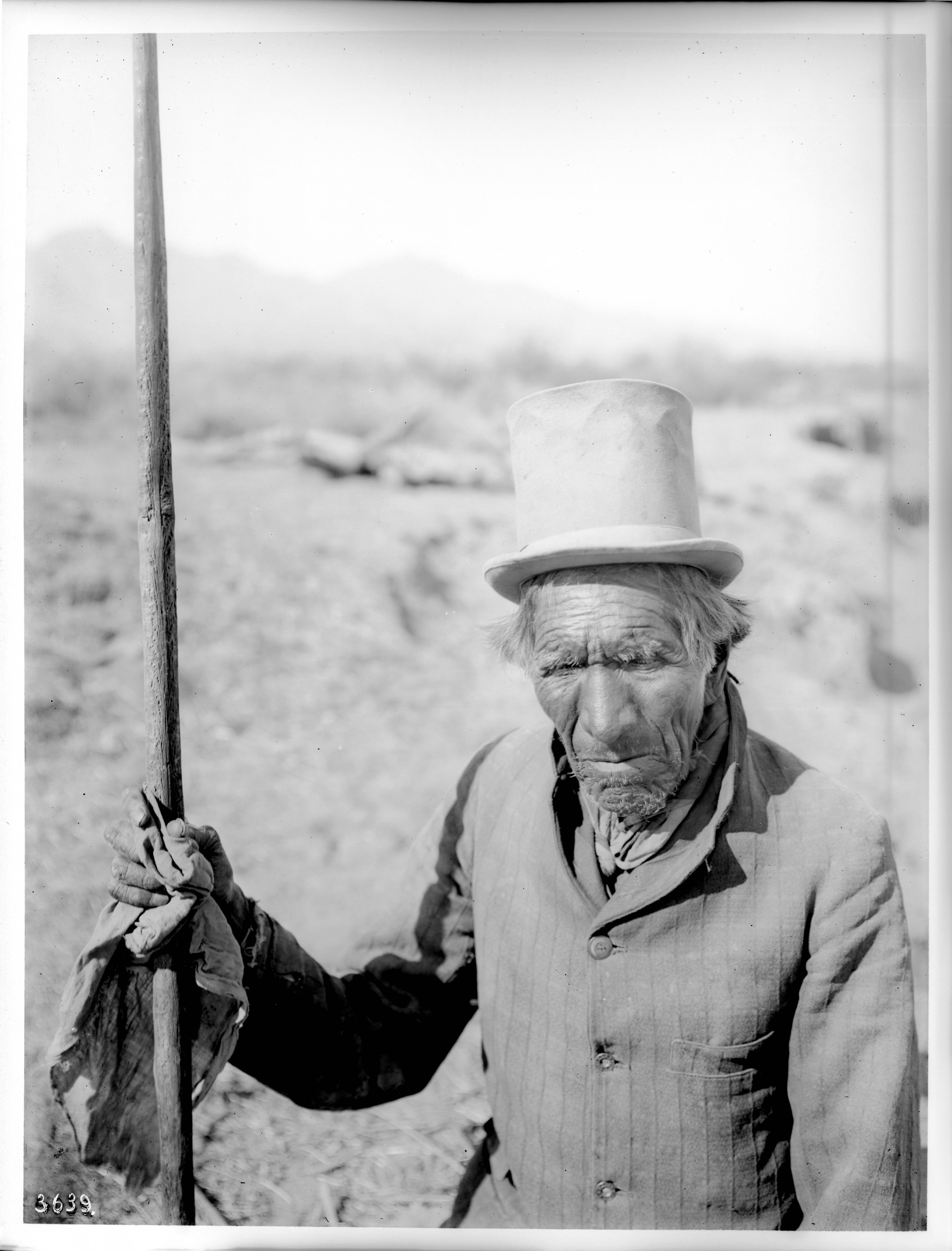 Old_Pima_Indian_man,_Vaugh-Cum,_a_medicine_man,_Pima,_Arizona,_ca.1900_(CHS-3639).jpg