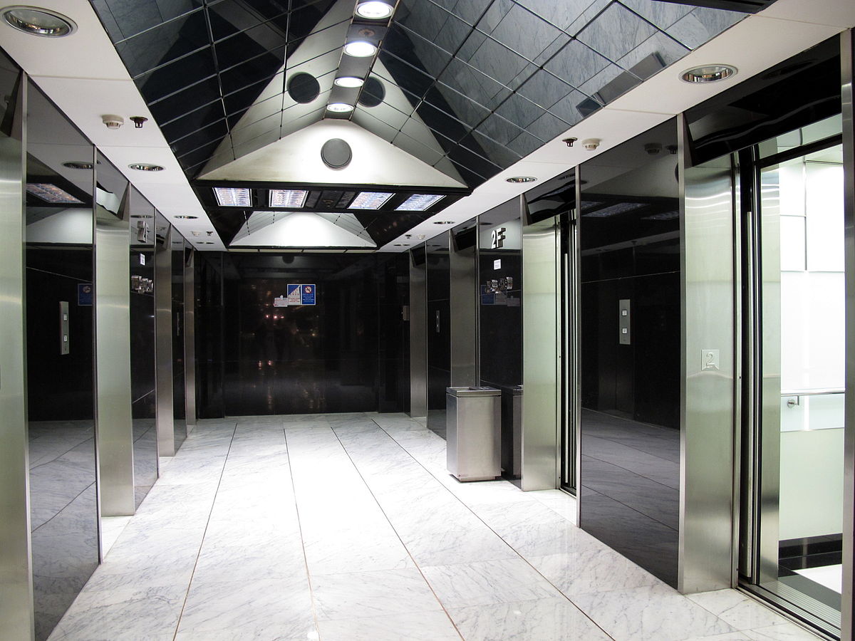 Silvercord_Office_Lift_lobby_2011.jpg