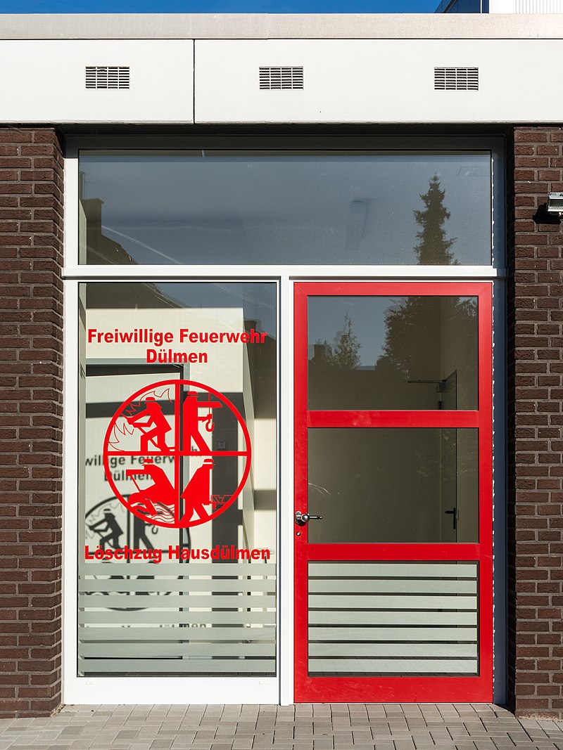 Dülmen,_Hausdülmen,_Feuerwehr,_Eingang_--_2013_--_00082.jpg