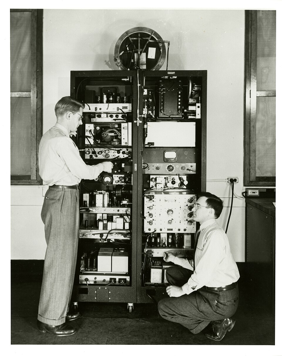 960px-Atomic_Clock018.jpg