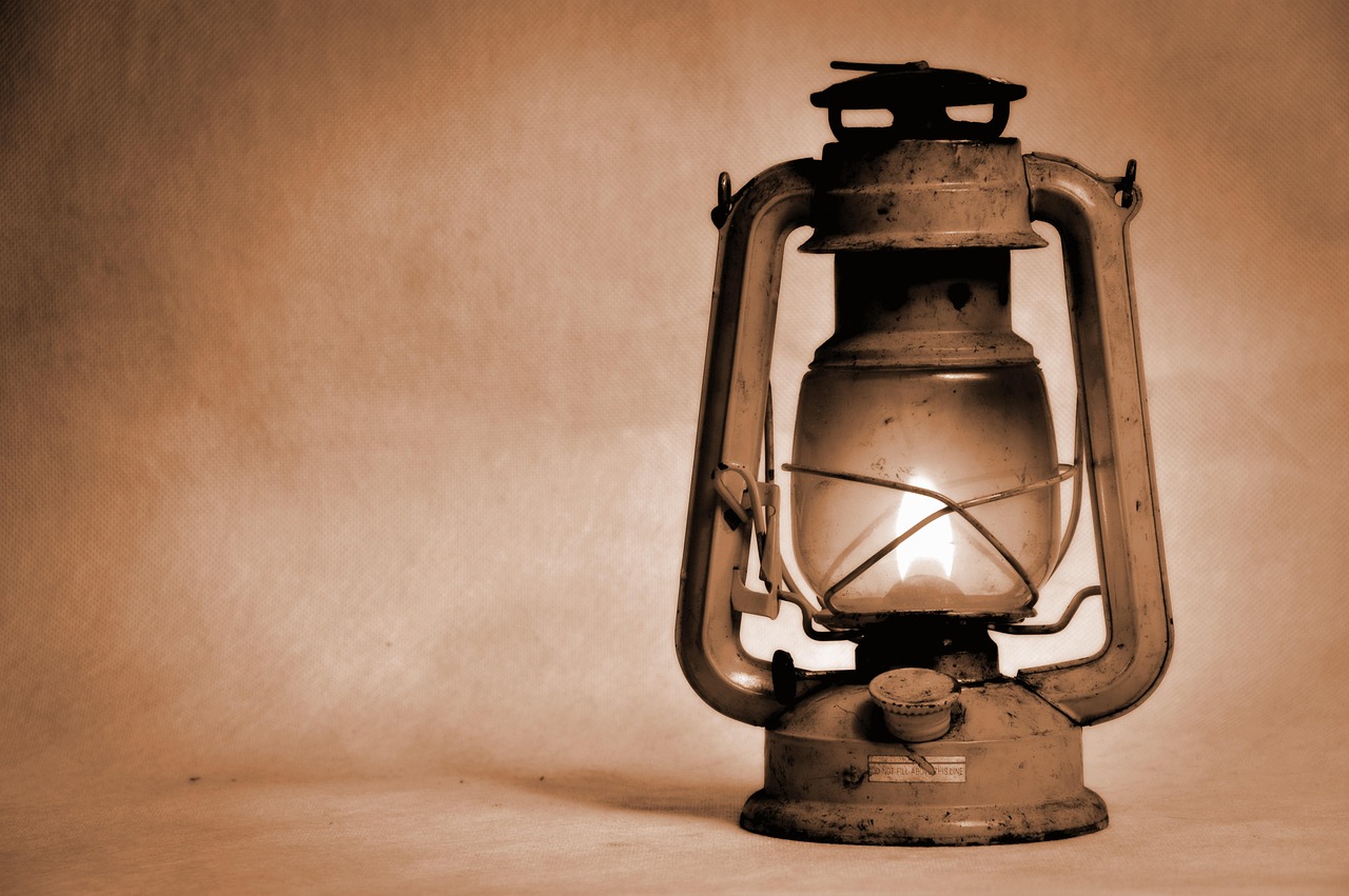 kerosene-lamp-1202281_1280.jpg
