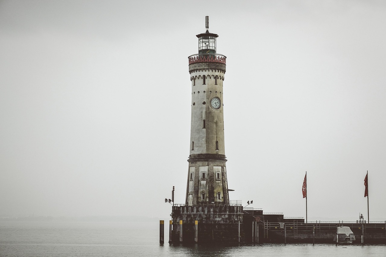 lighthouse-4691680_1280.jpg