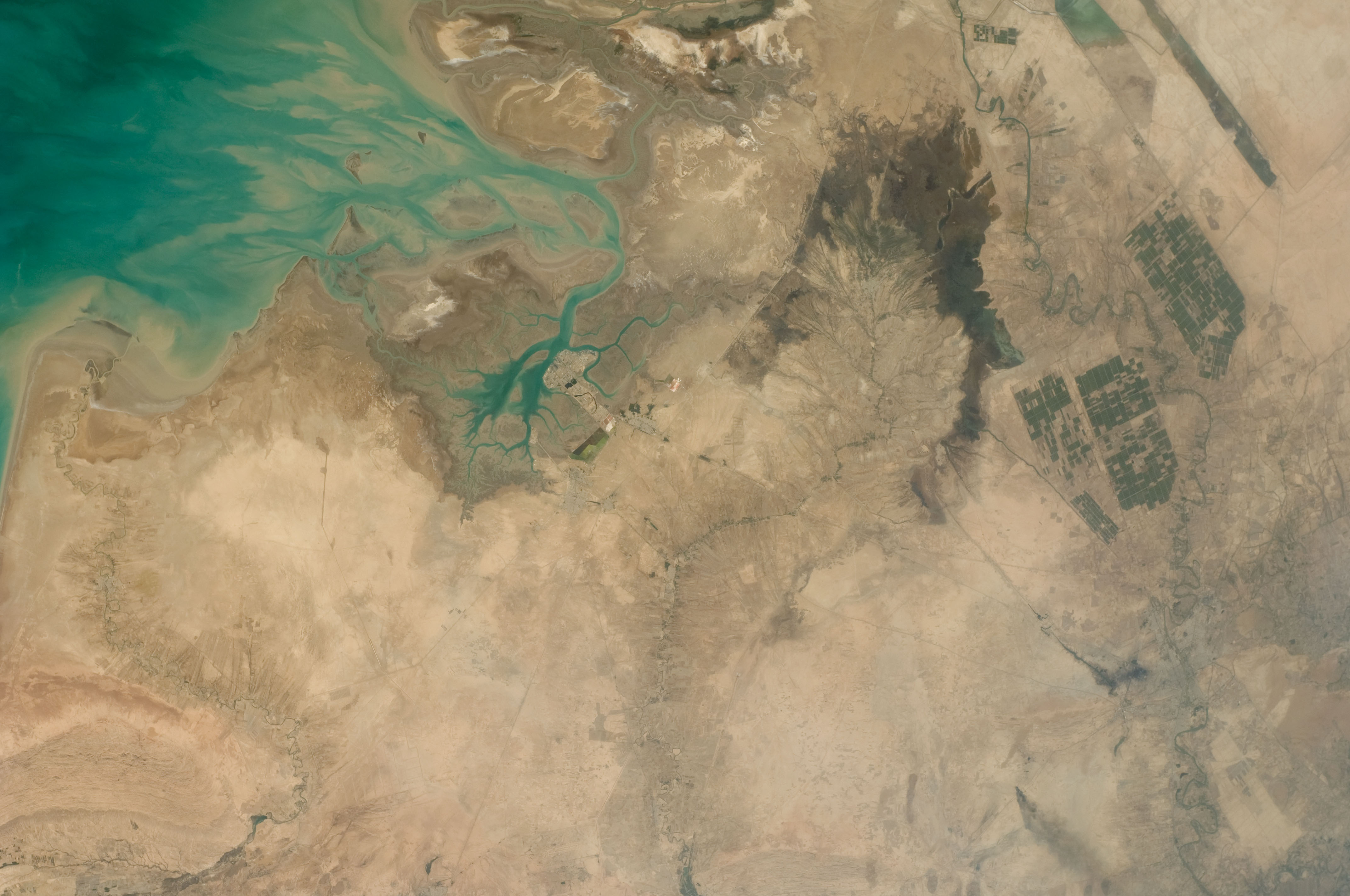 ISS017-E-20900_-_View_of_Iran.jpg