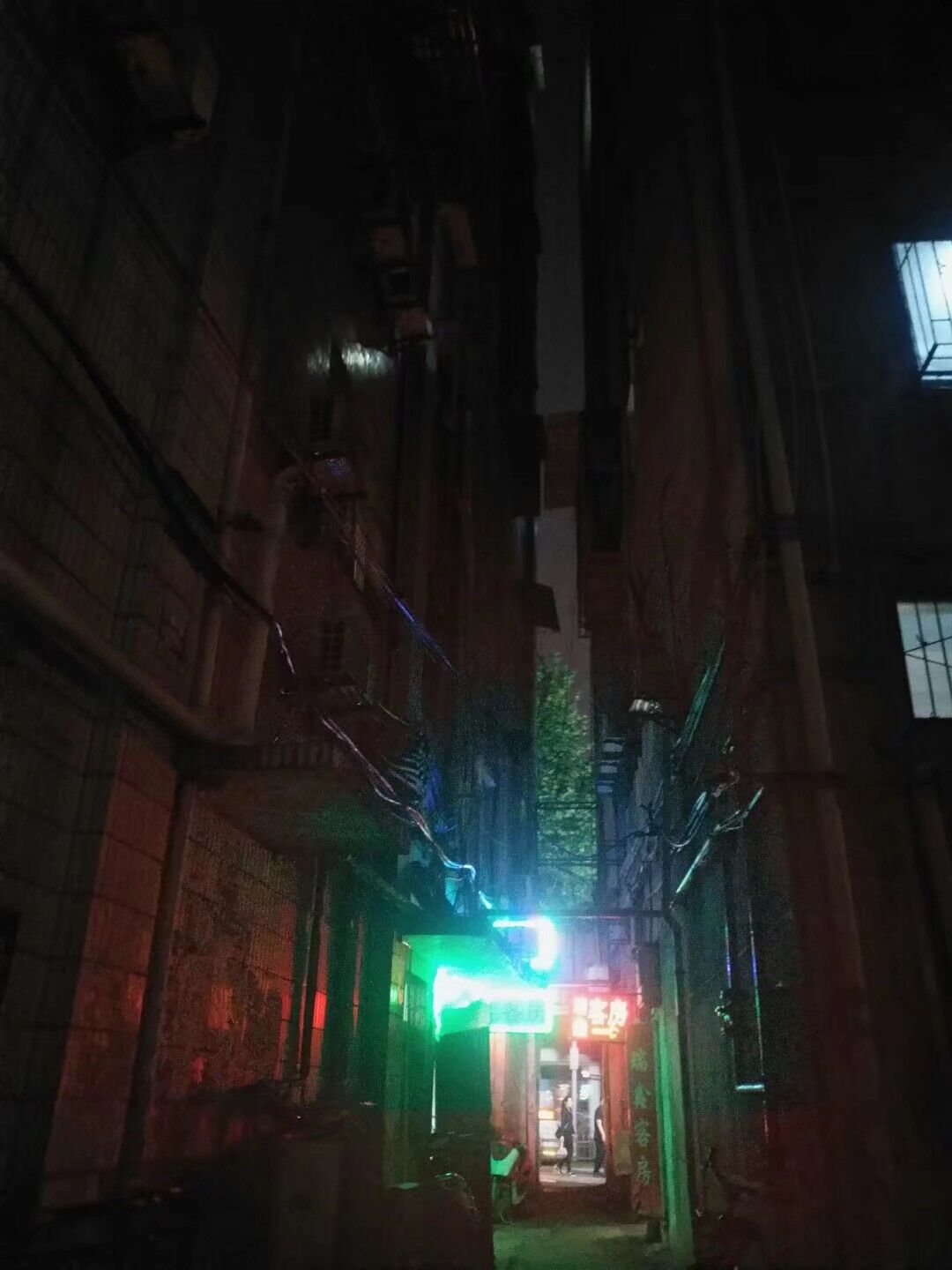 alley