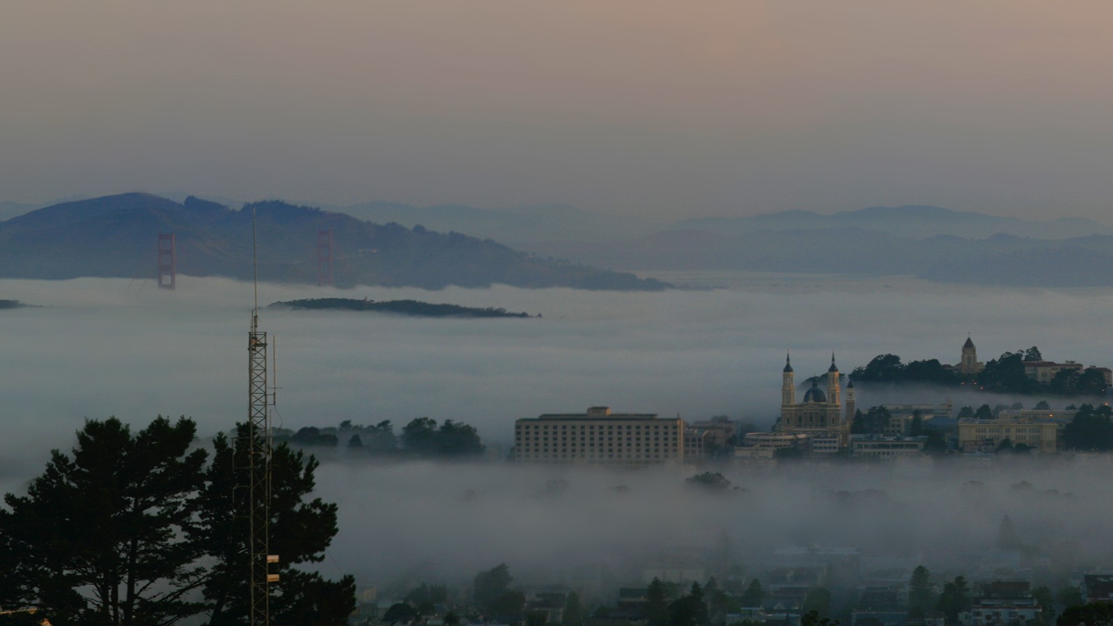 Foggy_morning_at_Twin_Peaks.jpg