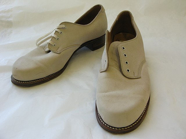 640px-Shoes,_woman's,_pair_(AM_1992.160-1).jpg