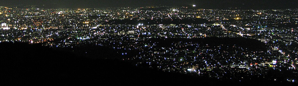 Night_view_of_Kyoto_City_(from_Higashi-yama).JPG