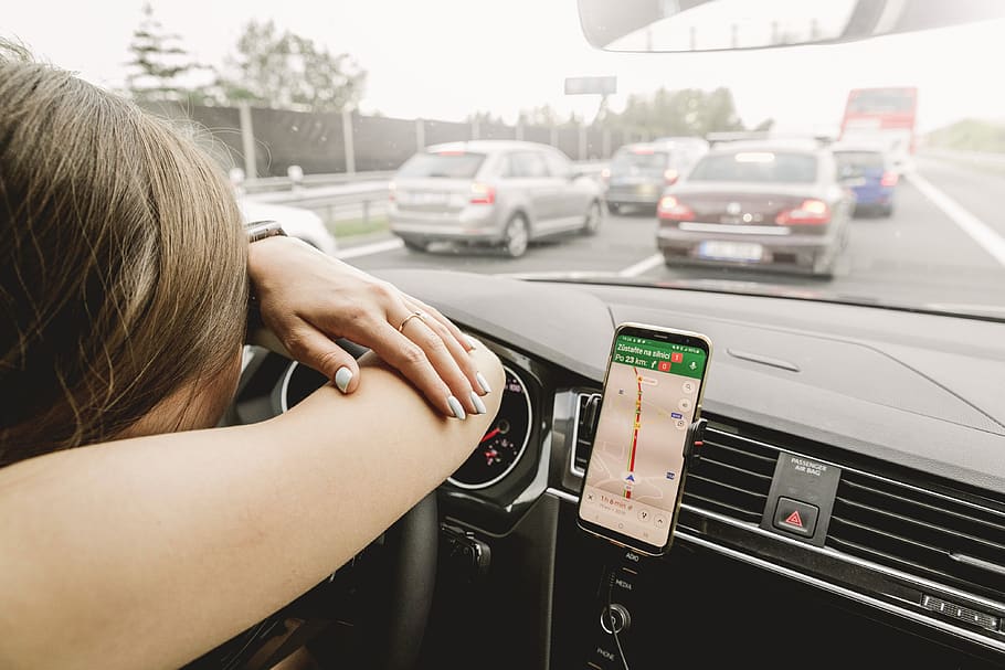 girl-car-traffic-jam-android-angry.jpg