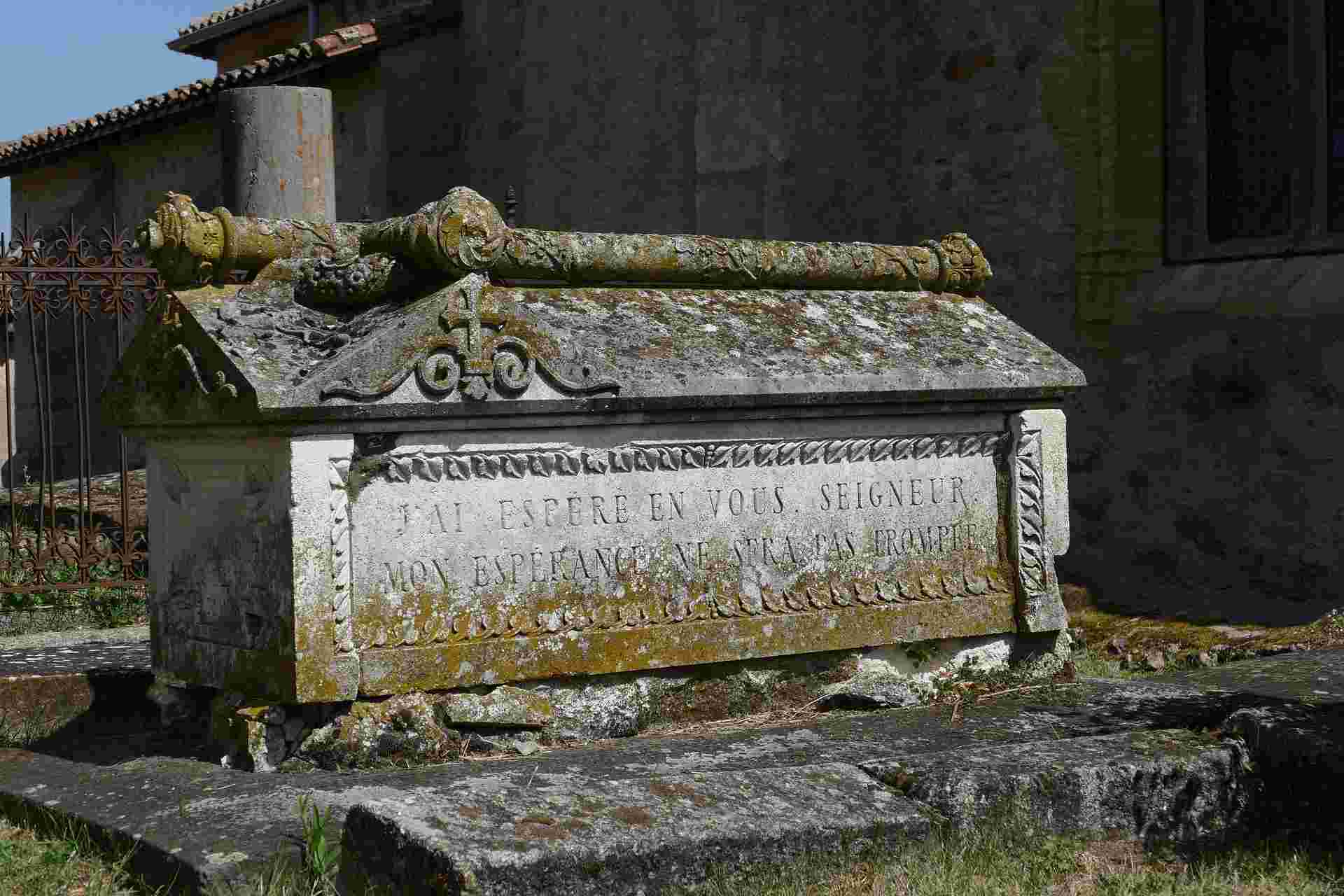 mrsbrown-grave-2666827_1920.jpg