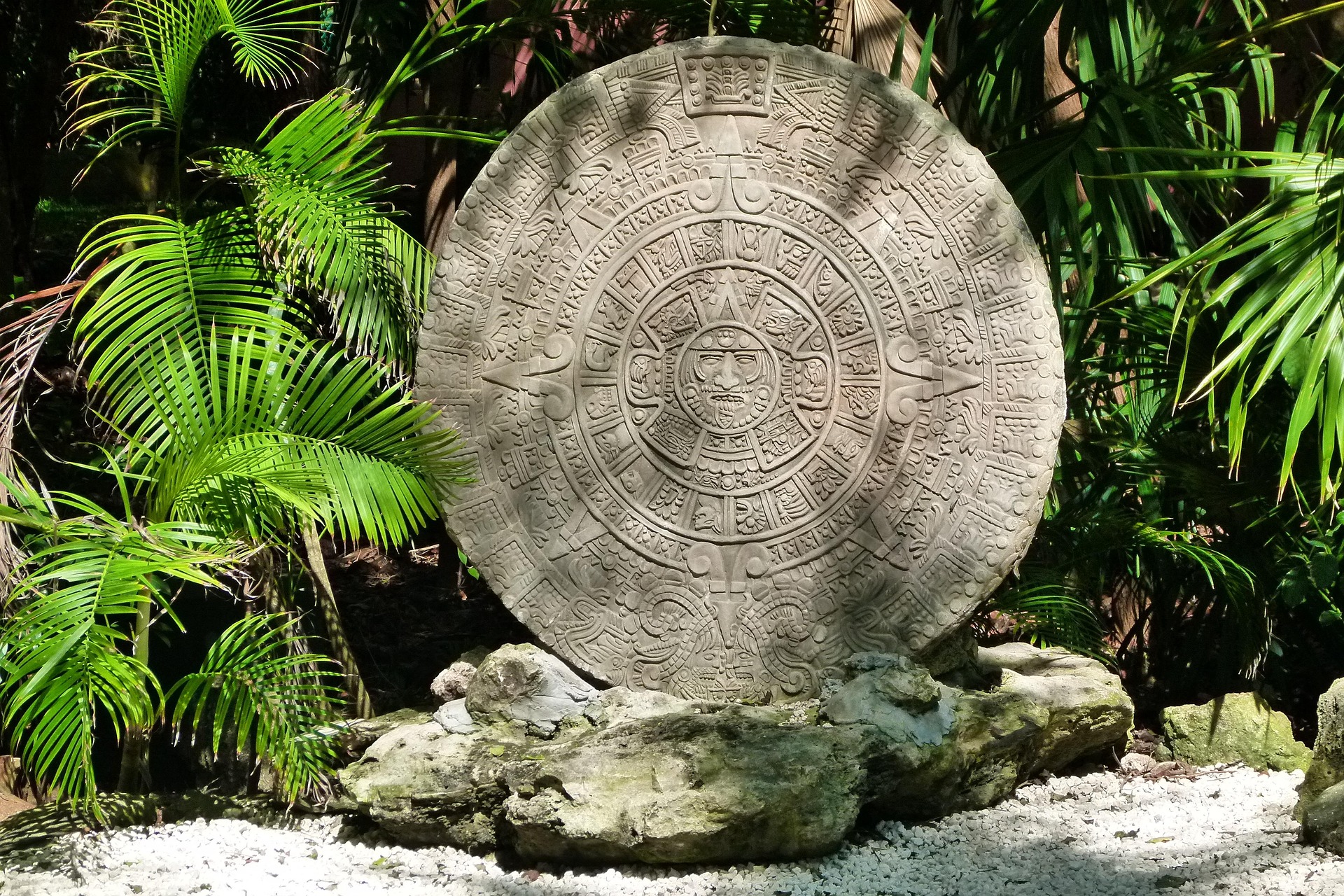 the-aztec-calendar-204821_1920.jpg