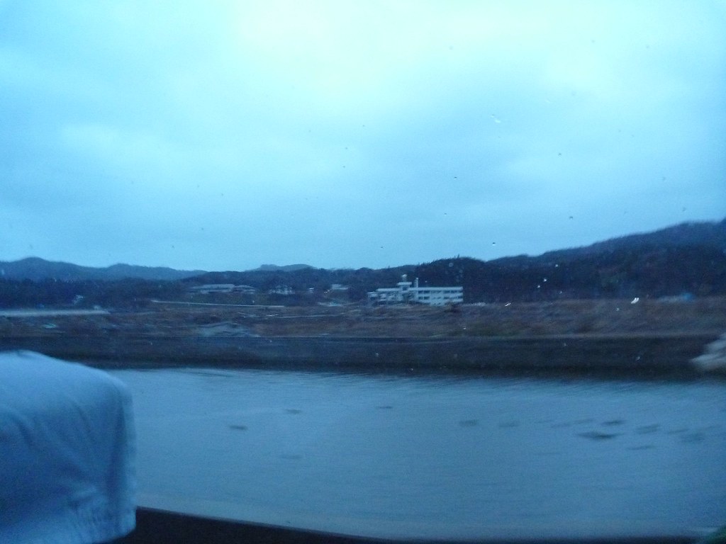 宮城県南三陸町で瓦礫撤去ボランティア(レーベン号)VolunteeratMinamisanrikucho,MiyagiprefEntiretowndestroyedbythetsunamiofGreatEastJapanEarthquake.jpg