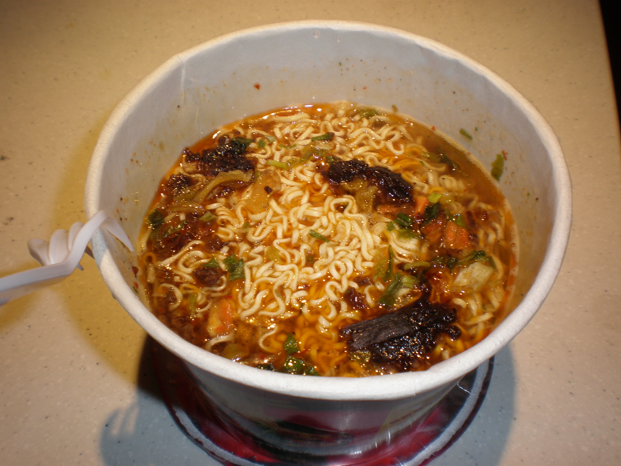 Cup_of_cooked_Roasted_Beef_Noodle.JPG
