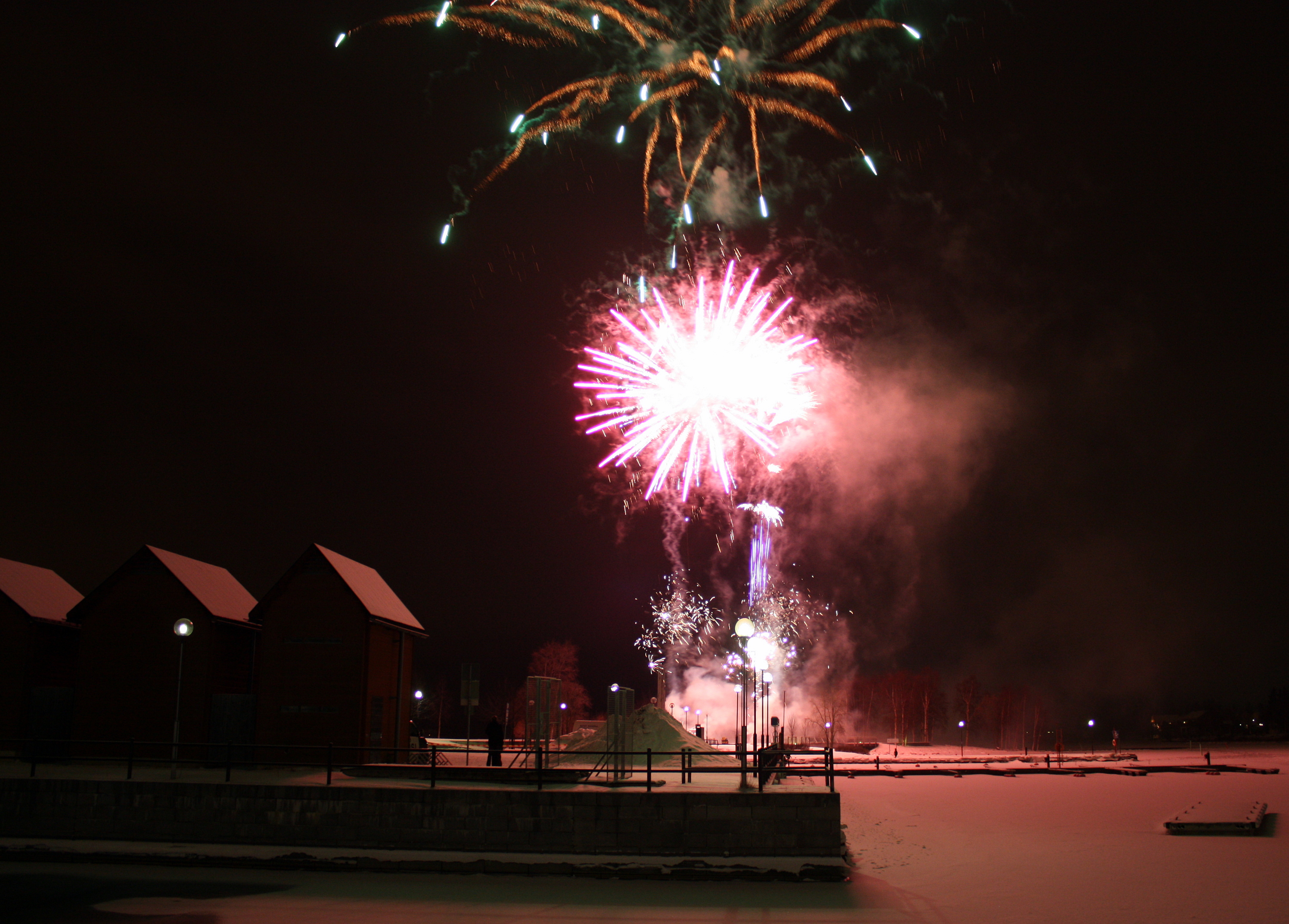 New_Years_Eve_fireworks_Oulu_20111231f.JPG