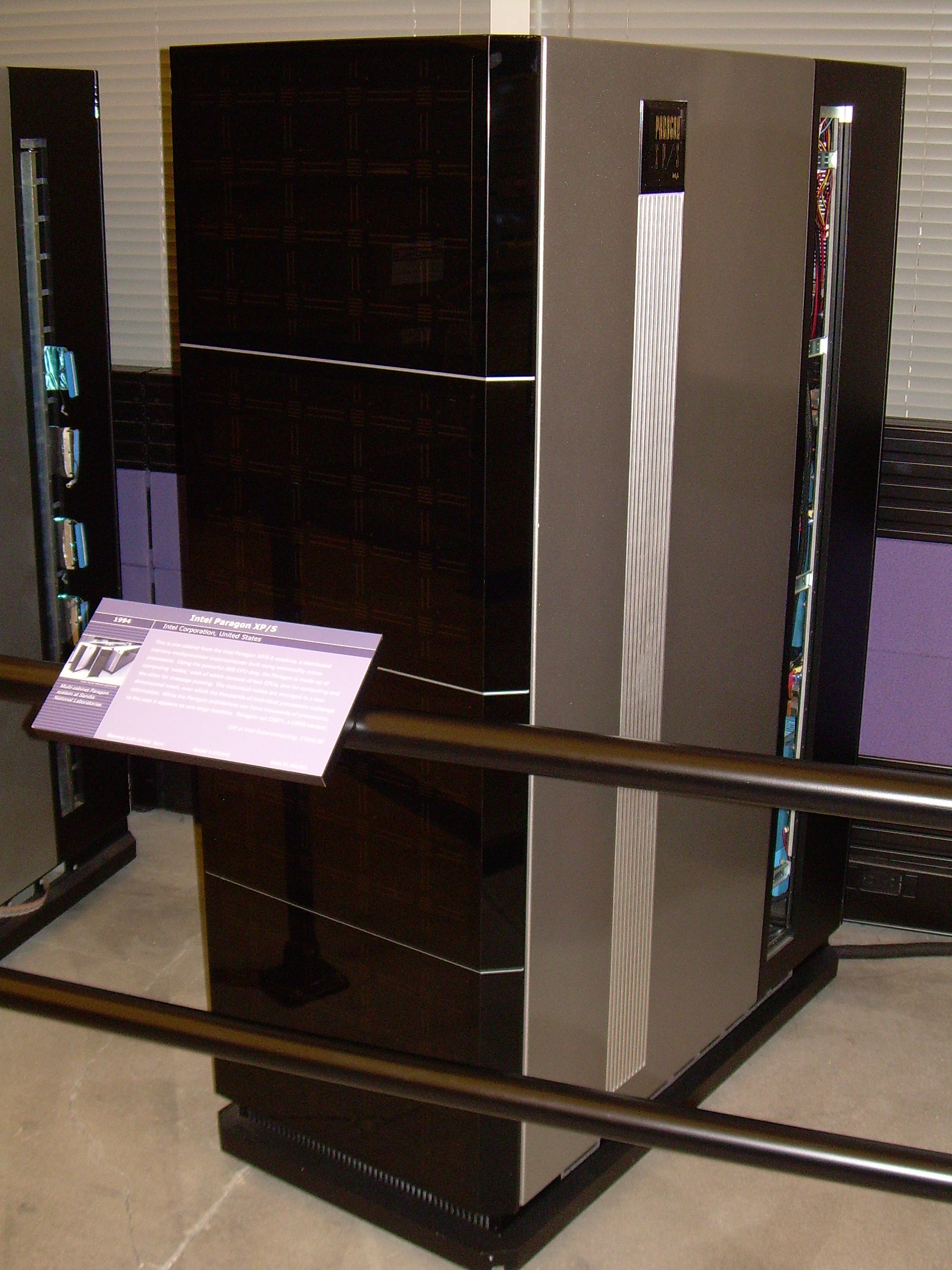Intel_Paragon_XP-S_(1992)_-_Computer_History_Museum_(2007-11-10_22.57.18_by_Carlo_Nardone).jpg