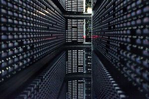 800px-Interior_of_StorageTek_tape_library_at_NERSC_(2).jpg