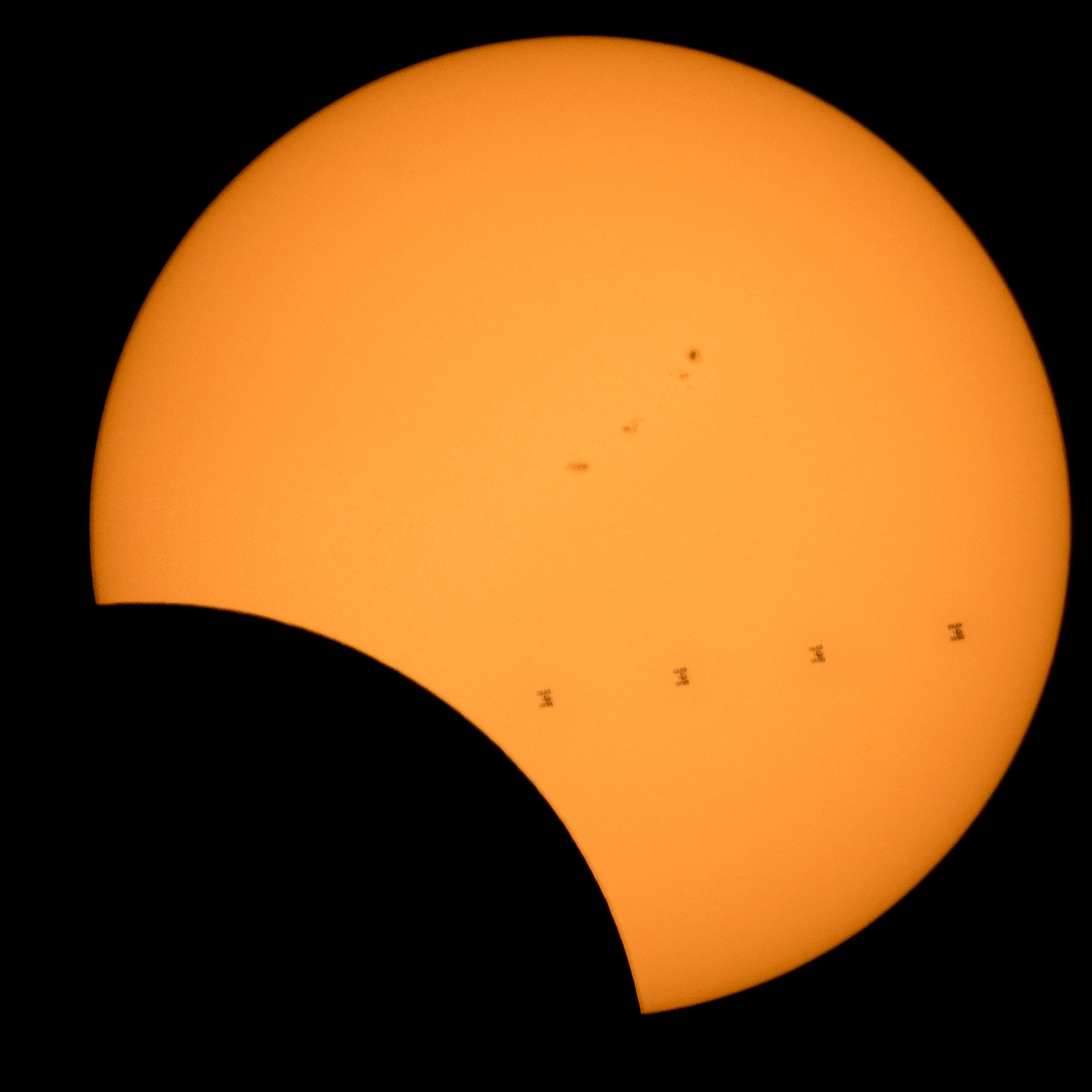 2017_Total_Solar_Eclipse_-_ISS_Transit_(NHQ201708210304).jpg